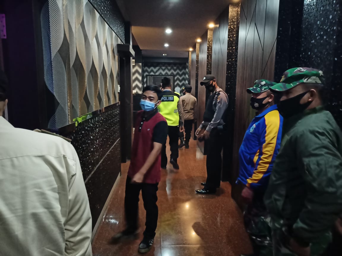 Penegakan Prokes di Hotel, Belasan Orang Terjaring