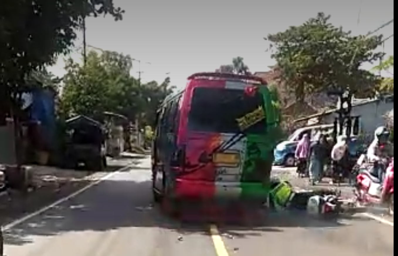 Sopir Ugal-Ugalan, Senggol Polisi Hingga Nyaris Terlindas
