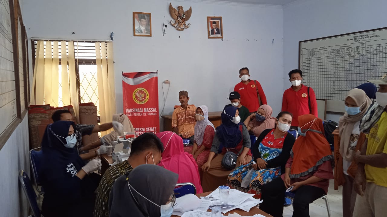 BIN Banten Vaksin Warga Cikeusal Kabupaten Serang