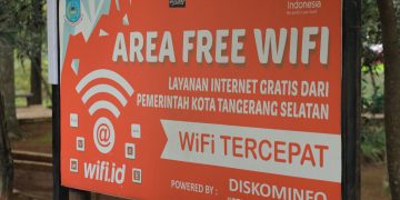 TANGSEL – 1.078 titik WiFi gratis terpasang di ruang publik yang tersebar di seluruh kecamatan dan kelurahan wilayah Kota Tangerang Selatan (Tangsel).
