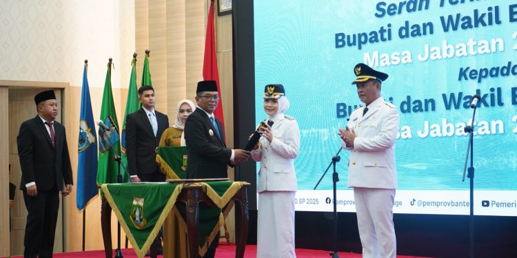 Zakiyah – Najib Resmi Dilantik Jadi Bupati dan Wakil Bupati Serang